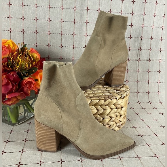 Steve Madden Shoes - Steve Madden “Calabria” Tan Suede Ankle Boots Almond Toe Size 9.5 Beige Bootie
